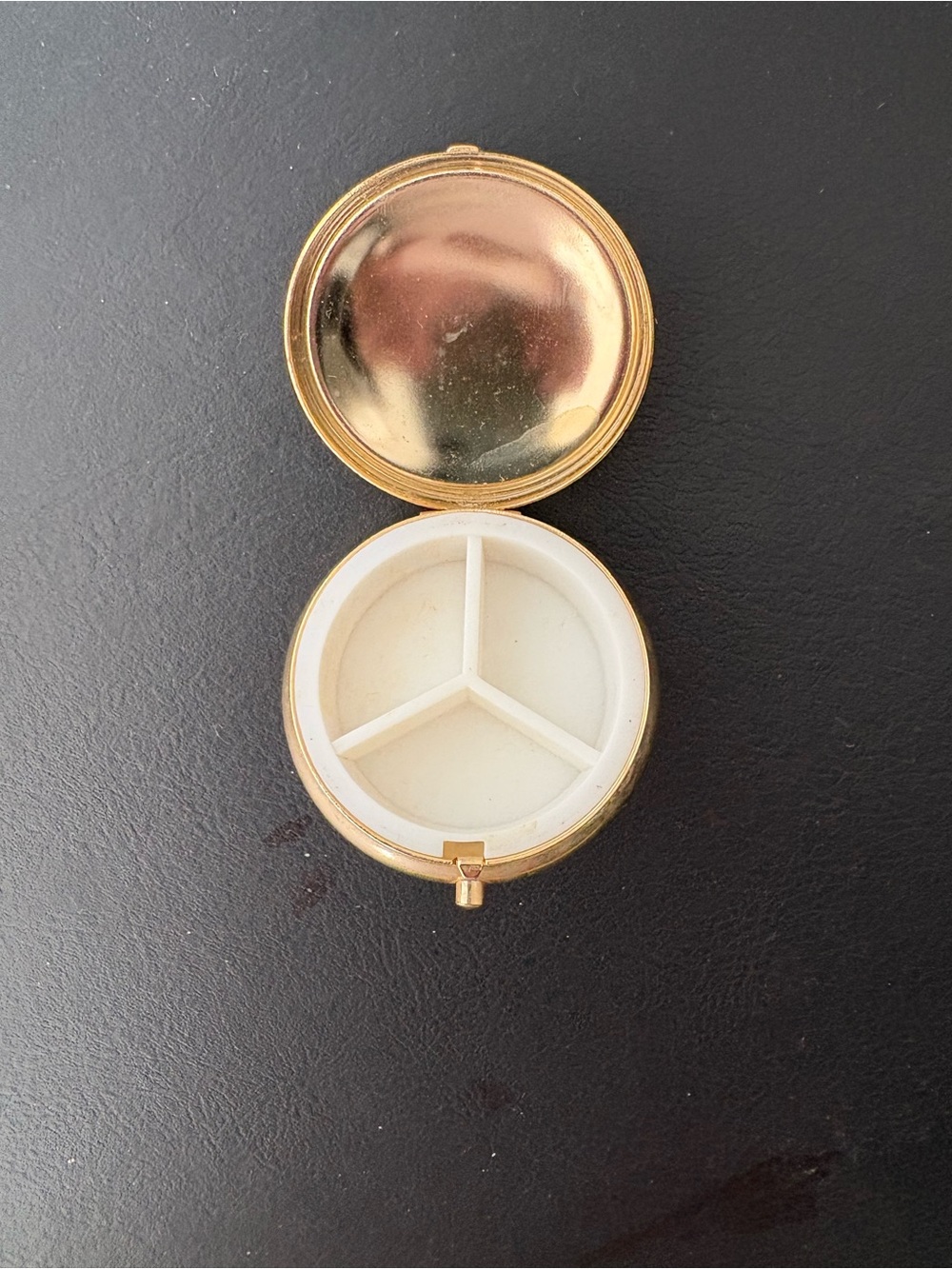 Cloisonné Enamel Butterfly Pill Box Trinket Case Removable Divider Vintage Round - Picture 2 of 8
